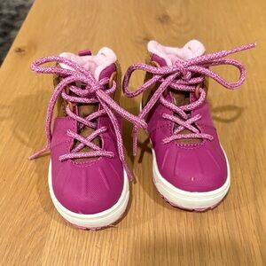 !! 3/$15 !! 
Oshkosh B'gosh Girls Wistman Fashion Boot snow boots